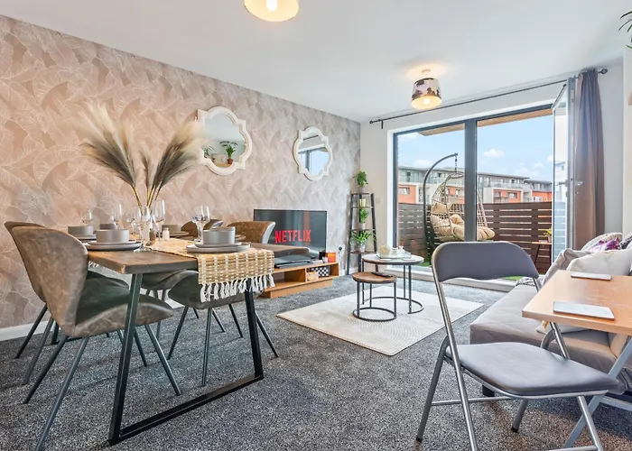 Desert Oasis 2 Bed 2 Bath Free Parking - Netflix