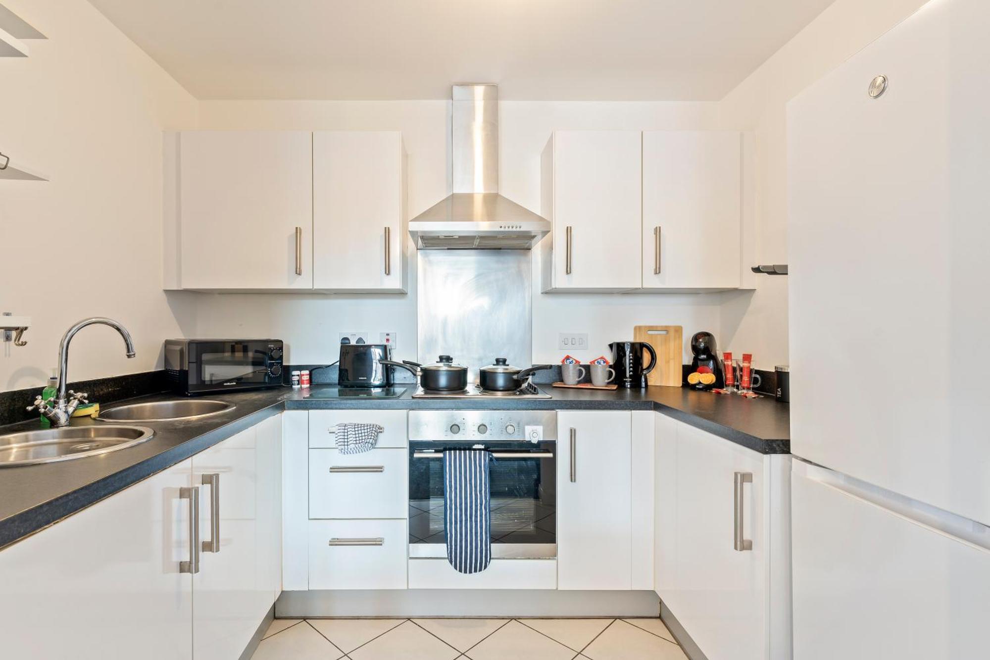 Apartment Desert Oasis 2 Bed 2 Bath Free Parking - Netflix Birmingham