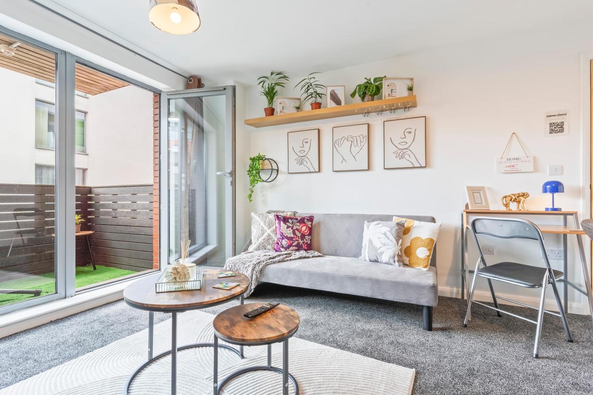 Desert Oasis 2 Bed 2 Bath Free Parking - Netflix